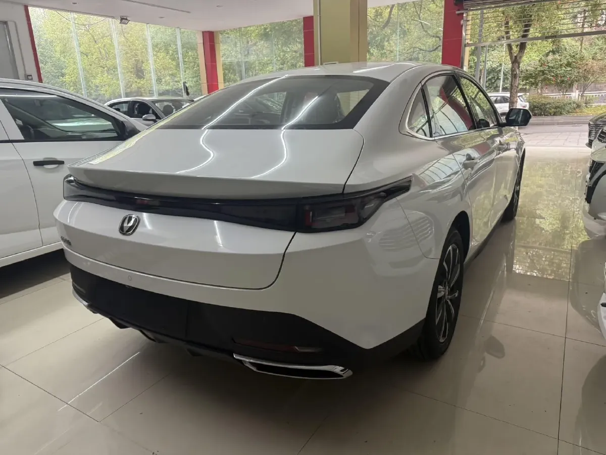 2025 ChangAn Eado 1.5T 192HP L4 7DCT,autocango,china used car exporter,china ev exporter,chinese used car exporter,chinese used ev exporter