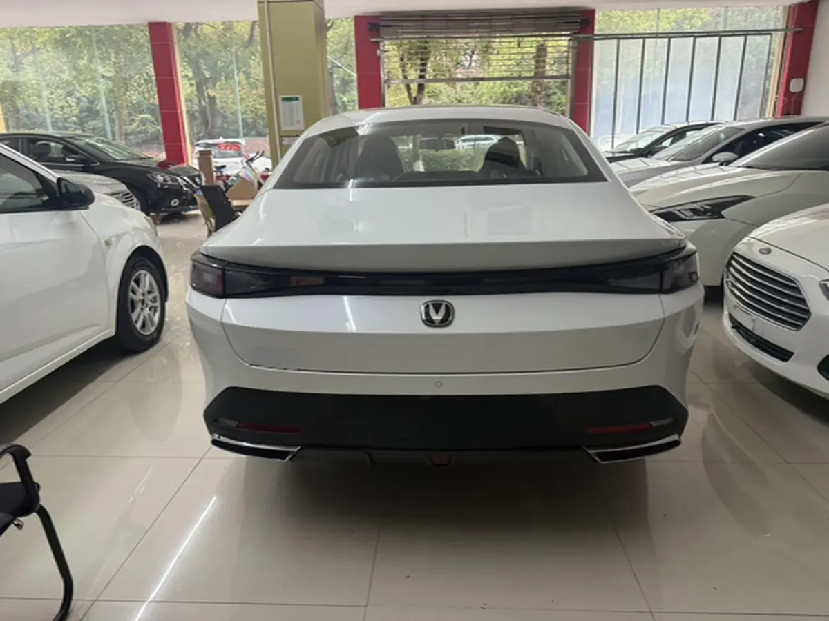 2025 ChangAn Eado 1.5T 192HP L4 7DCT,autocango,china used car exporter,china ev exporter,chinese used car exporter,chinese used ev exporter