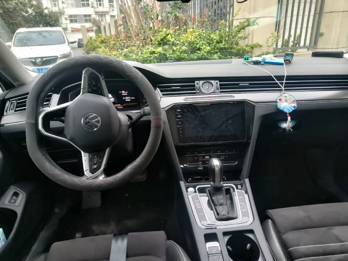 2020 Volkswagen Magotan 2.0T 186HP L4 7DCT,autocango,china used car exporter,china ev exporter,chinese used car exporter,chinese used ev exporter