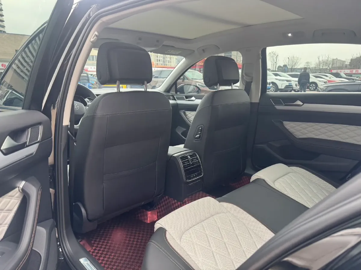 2025 Volkswagen Magotan 2.0T 186HP L4 7DCT,autocango,china used car exporter,china ev exporter,chinese used car exporter,chinese used ev exporter