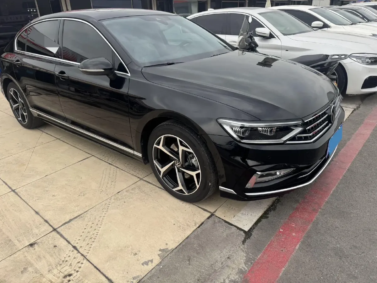 2025 Volkswagen Magotan 2.0T 186HP L4 7DCT,autocango,china used car exporter,china ev exporter,chinese used car exporter,chinese used ev exporter