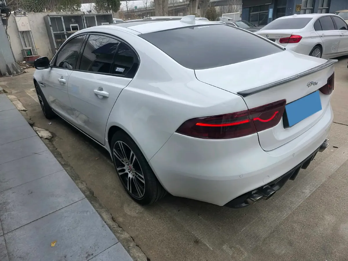 2019 Jeep Cherokee 2.0T 265HP L4 9AT,autocango,china used car exporter,china ev exporter,chinese used car exporter,chinese used ev exporter