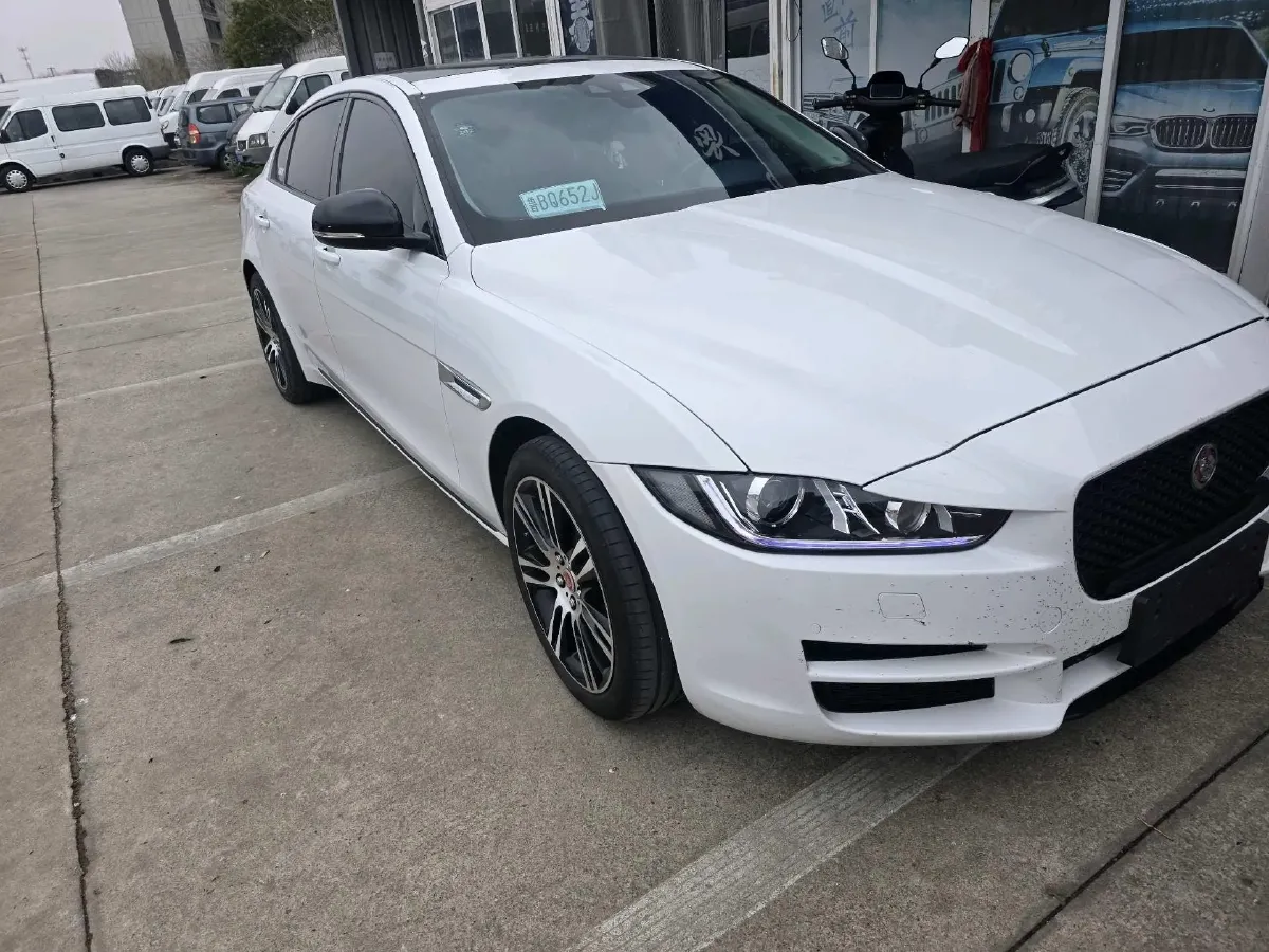 2019 Jeep Cherokee 2.0T 265HP L4 9AT,autocango,china used car exporter,china ev exporter,chinese used car exporter,chinese used ev exporter