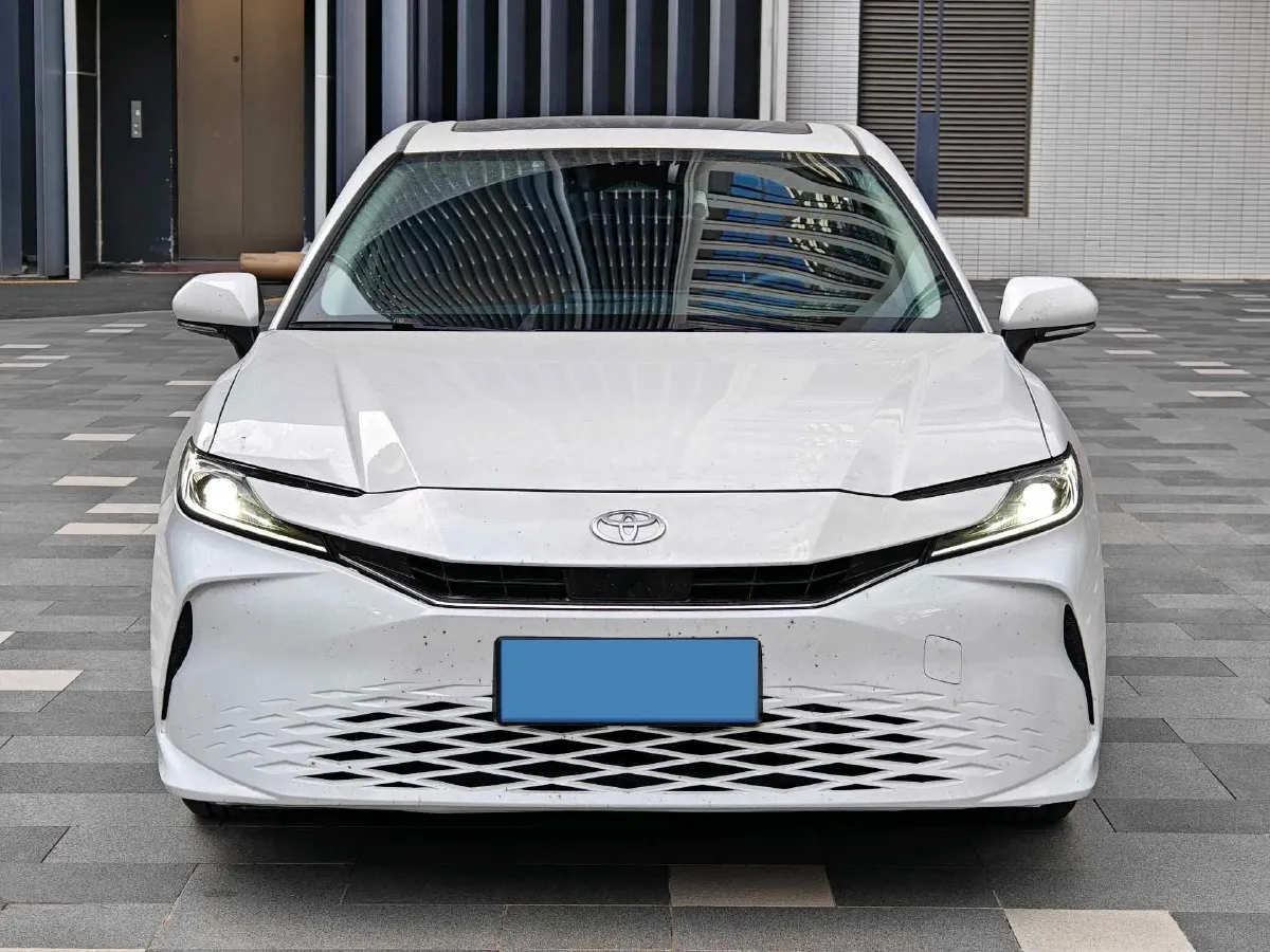 2024 Toyota Camry 2.0L 152HP L4 E-CVT Hybrid,autocango,china used car exporter,china ev exporter,chinese used car exporter,chinese used ev exporter