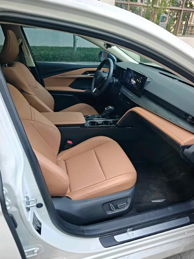 2024 Toyota Camry 2.0L 152HP L4 E-CVT Hybrid,autocango,china used car exporter,china ev exporter,chinese used car exporter,chinese used ev exporter