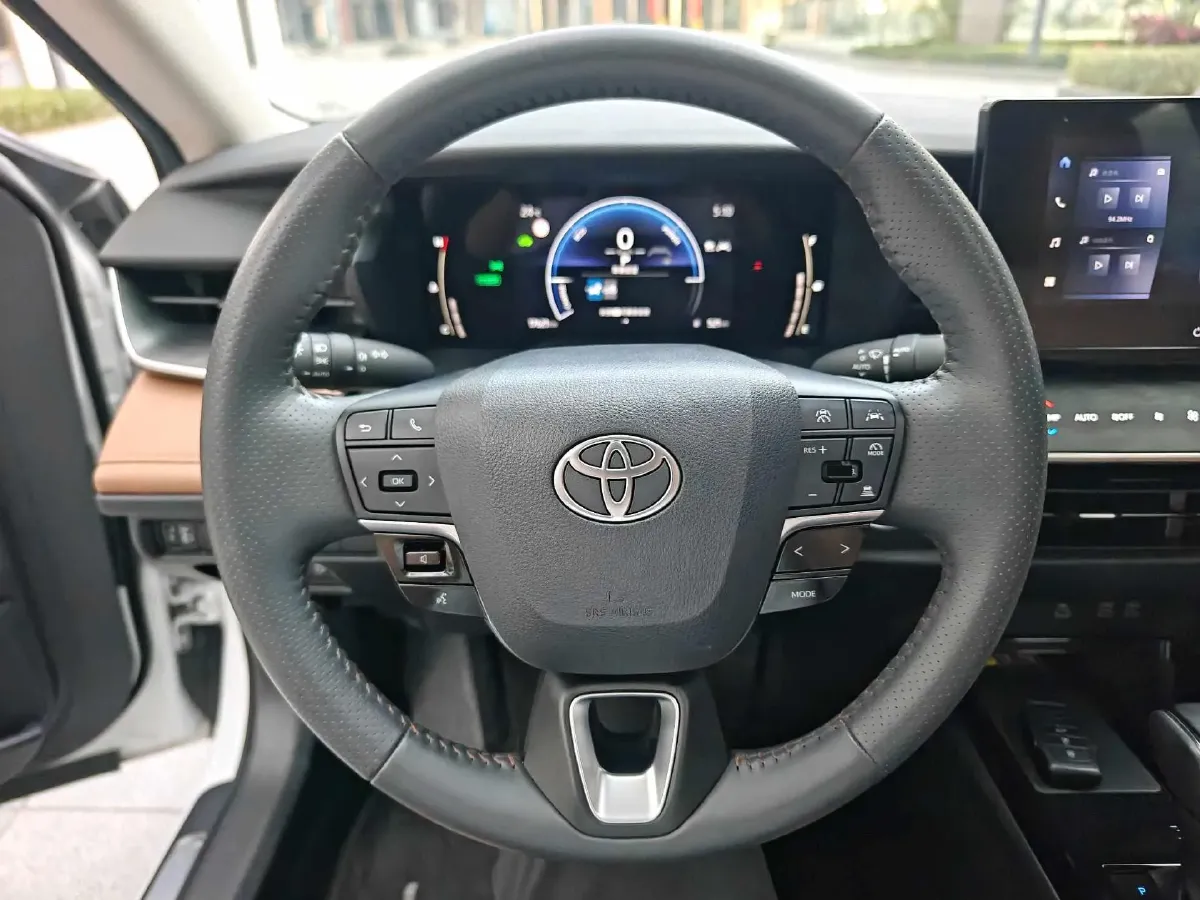 2024 Toyota Camry 2.0L 152HP L4 E-CVT Hybrid,autocango,china used car exporter,china ev exporter,chinese used car exporter,chinese used ev exporter
