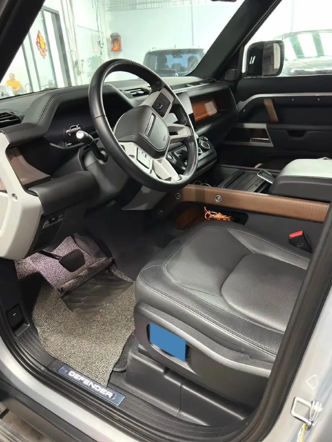 2023 Land Rover Defender 3.0T 400HP L6 8AT,autocango,china used car exporter,china ev exporter,chinese used car exporter,chinese used ev exporter