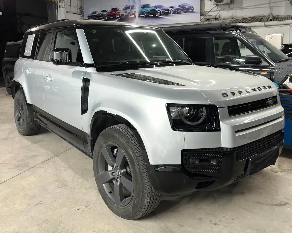 2023 Land Rover Defender 3.0T 400HP L6 8AT,autocango,china used car exporter,china ev exporter,chinese used car exporter,chinese used ev exporter