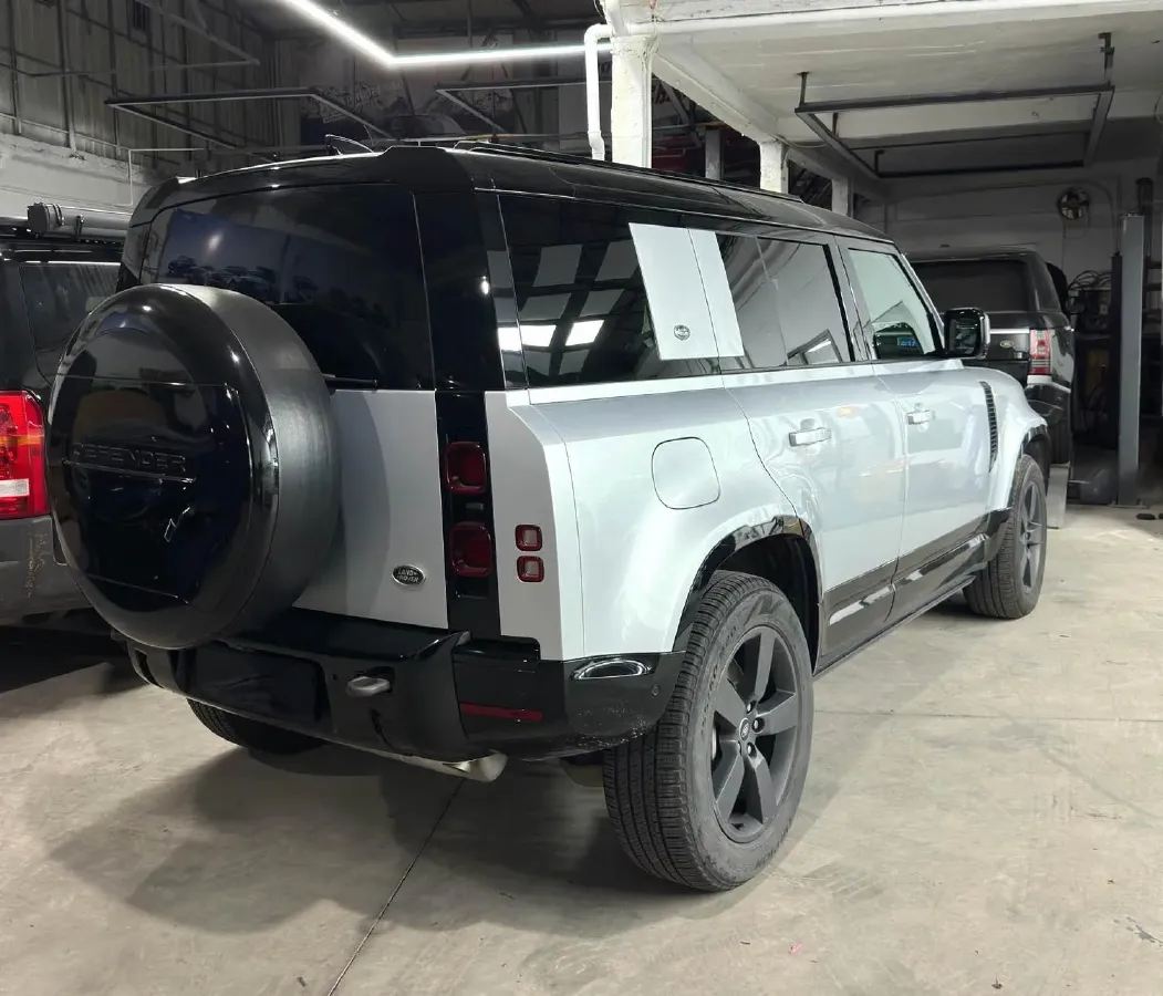 2023 Land Rover Defender 3.0T 400HP L6 8AT,autocango,china used car exporter,china ev exporter,chinese used car exporter,chinese used ev exporter