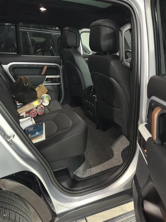 2023 Land Rover Defender 3.0T 400HP L6 8AT,autocango,china used car exporter,china ev exporter,chinese used car exporter,chinese used ev exporter