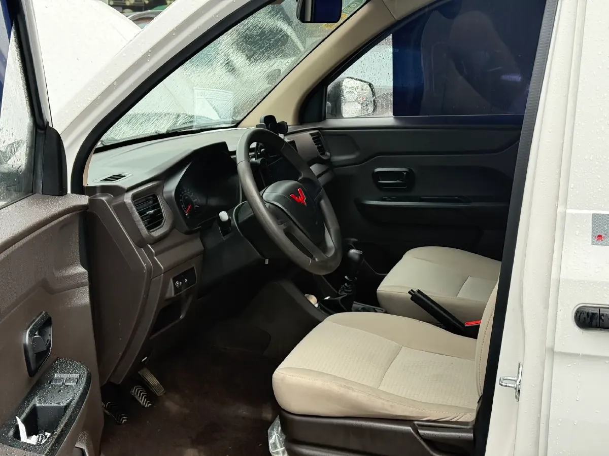 2022 WuLing HongGuang V 1.5L 99HP L4 6MT,autocango,china used car exporter,china ev exporter,chinese used car exporter,chinese used ev exporter