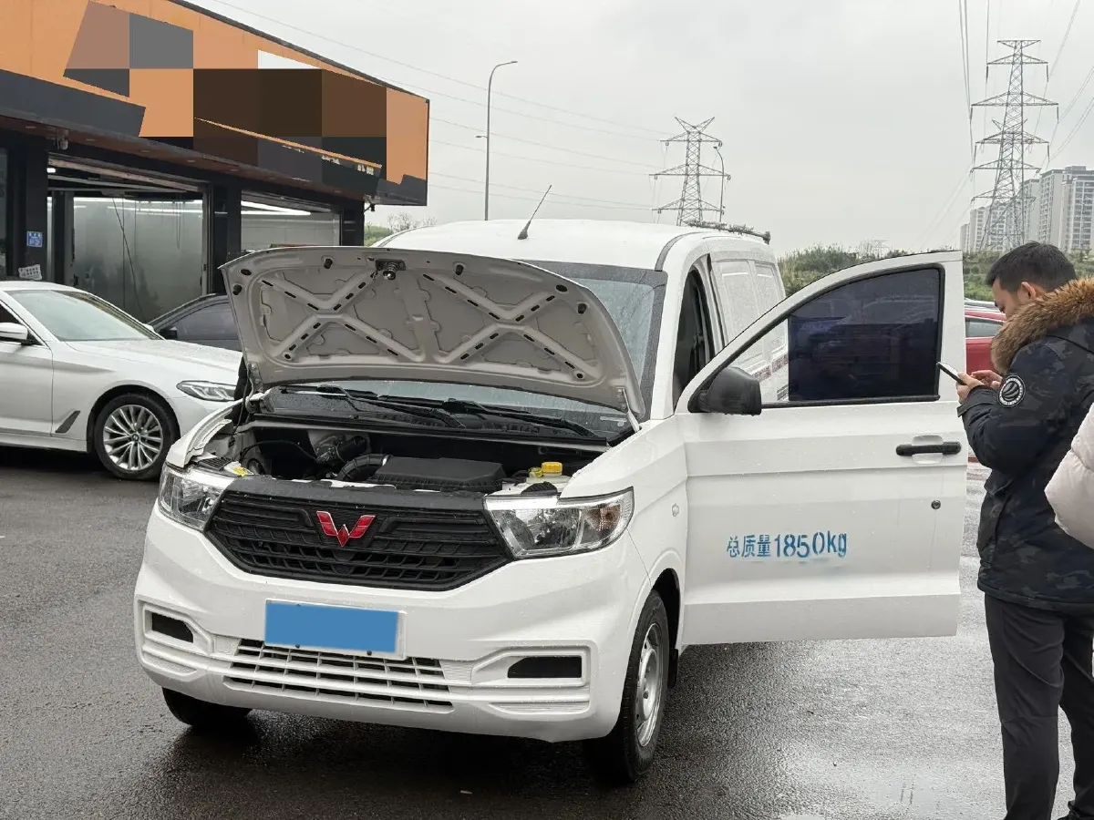 2022 WuLing HongGuang V 1.5L 99HP L4 6MT,autocango,china used car exporter,china ev exporter,chinese used car exporter,chinese used ev exporter