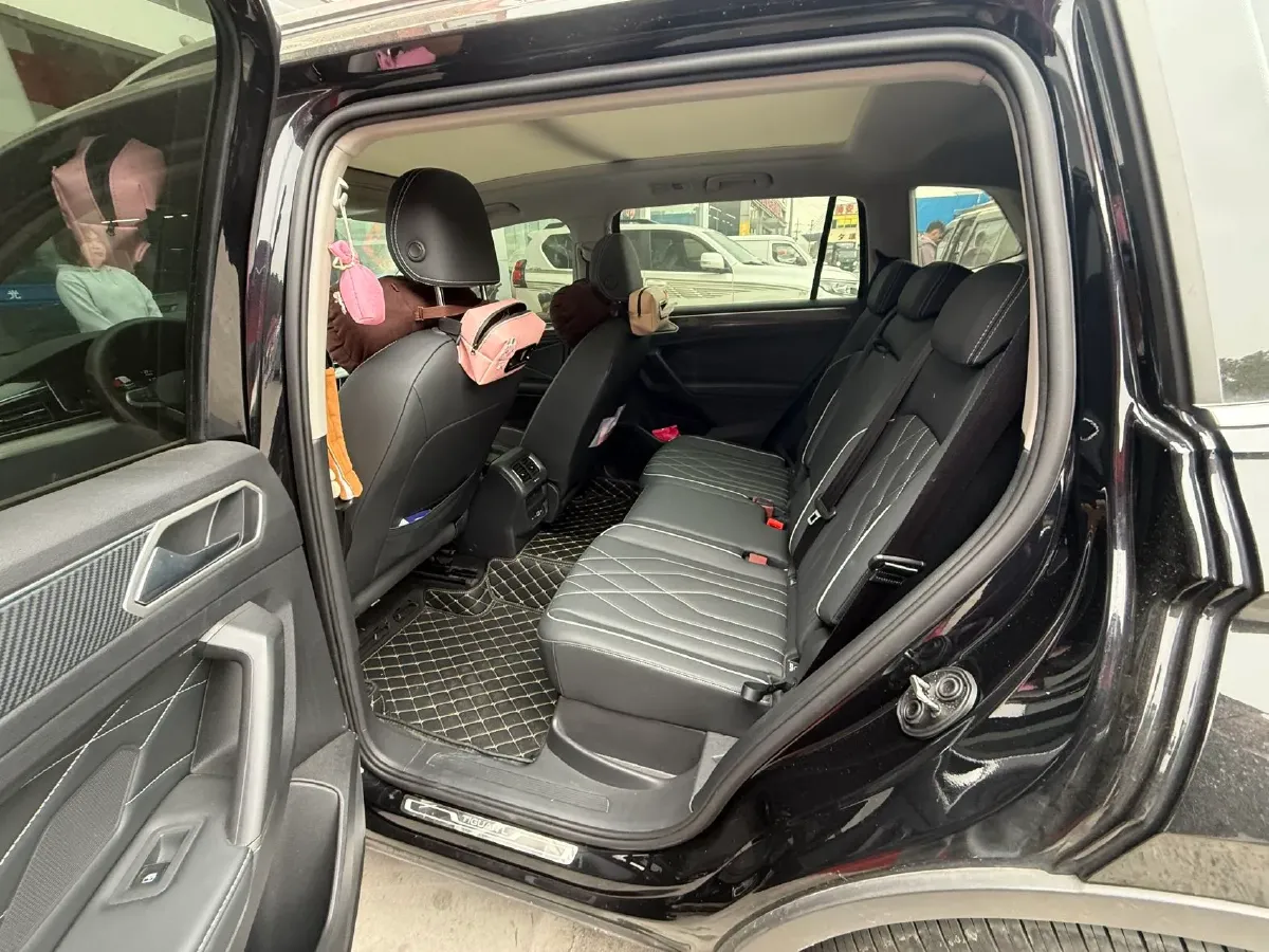 2024 Volkswagen Tiguan L 2.0T 186HP L4 7DCT,autocango,china used car exporter,china ev exporter,chinese used car exporter,chinese used ev exporter