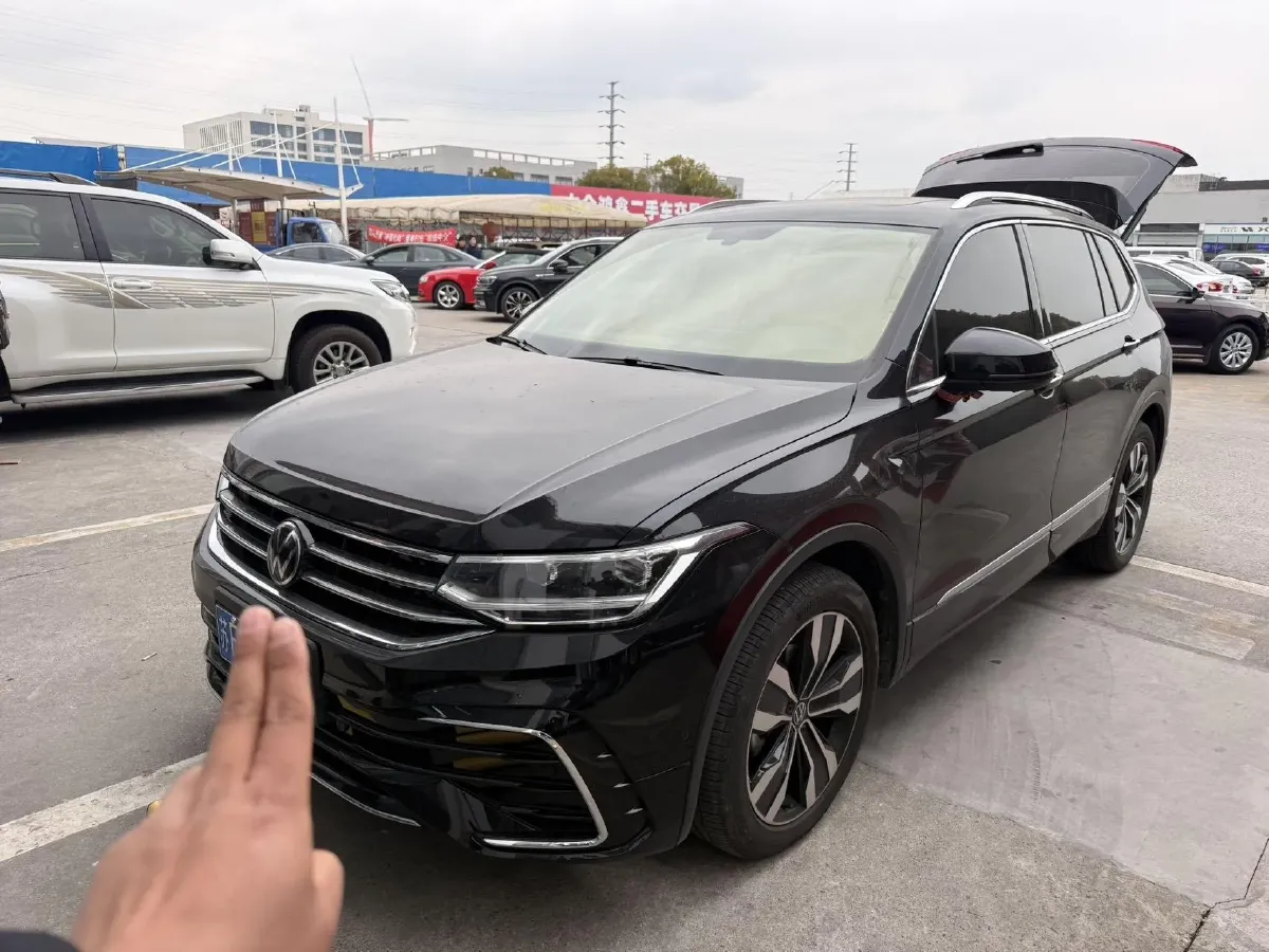 2024 Volkswagen Tiguan L 2.0T 186HP L4 7DCT,autocango,china used car exporter,china ev exporter,chinese used car exporter,chinese used ev exporter