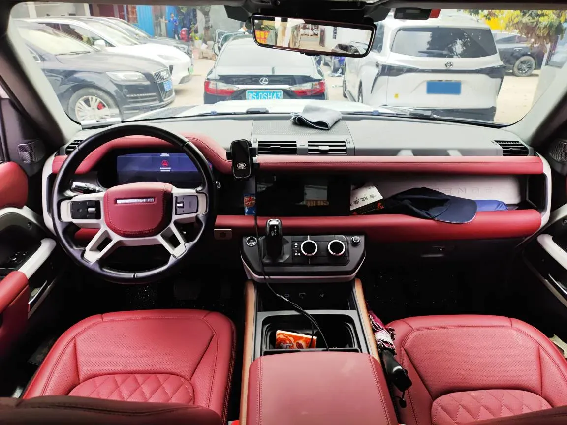 2021 Land Rover Defender 3.0T 400HP L6 8AT,autocango,china used car exporter,china ev exporter,chinese used car exporter,chinese used ev exporter