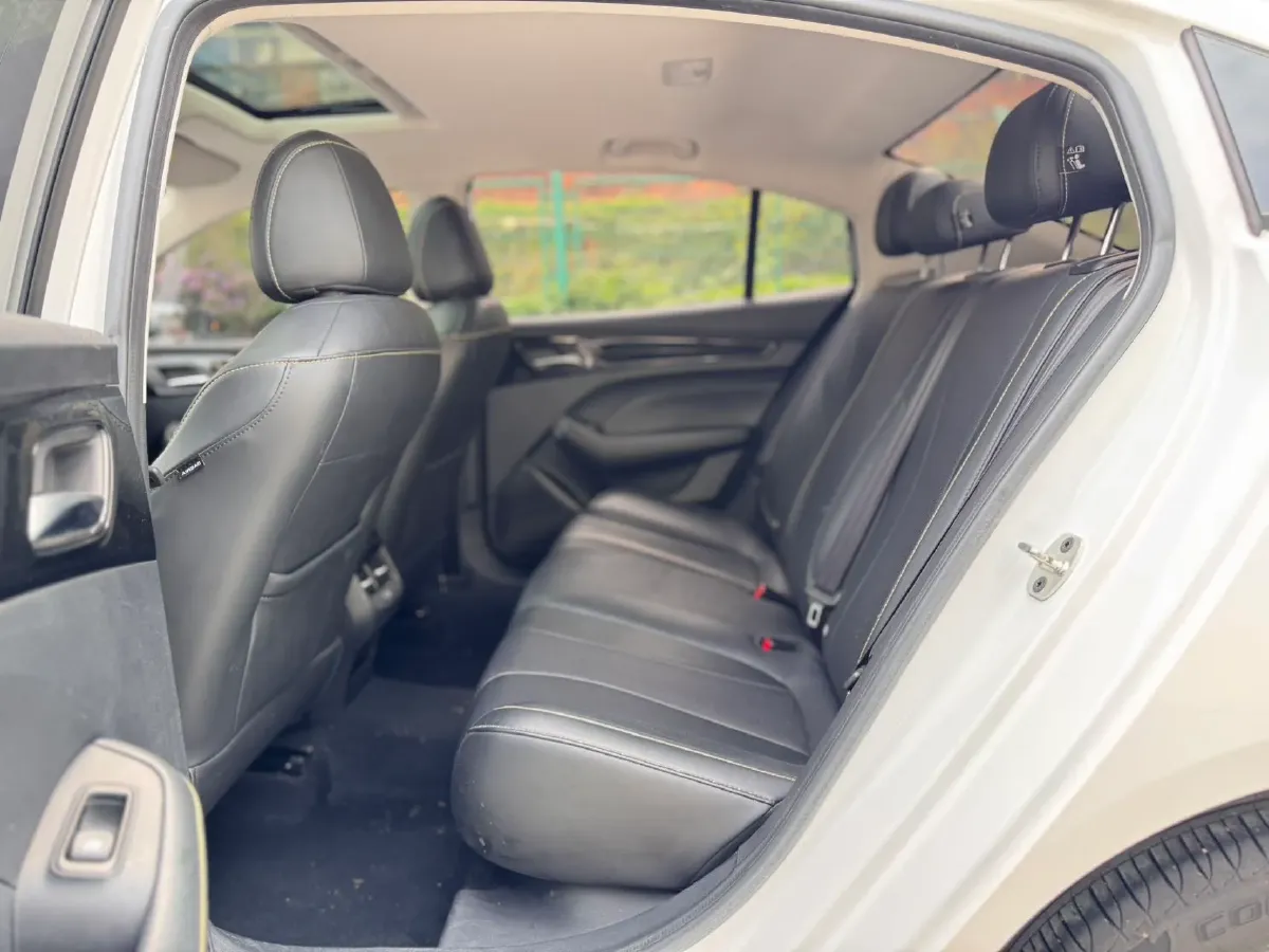 2021 Roewe i5 1.5L 120HP L4 CVT,autocango,china used car exporter,china ev exporter,chinese used car exporter,chinese used ev exporter