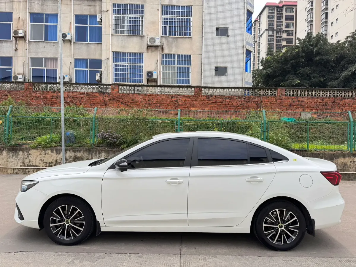 2021 Roewe i5 1.5L 120HP L4 CVT,autocango,china used car exporter,china ev exporter,chinese used car exporter,chinese used ev exporter