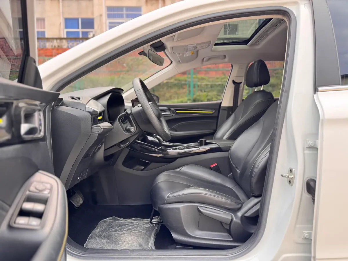 2021 Roewe i5 1.5L 120HP L4 CVT,autocango,china used car exporter,china ev exporter,chinese used car exporter,chinese used ev exporter