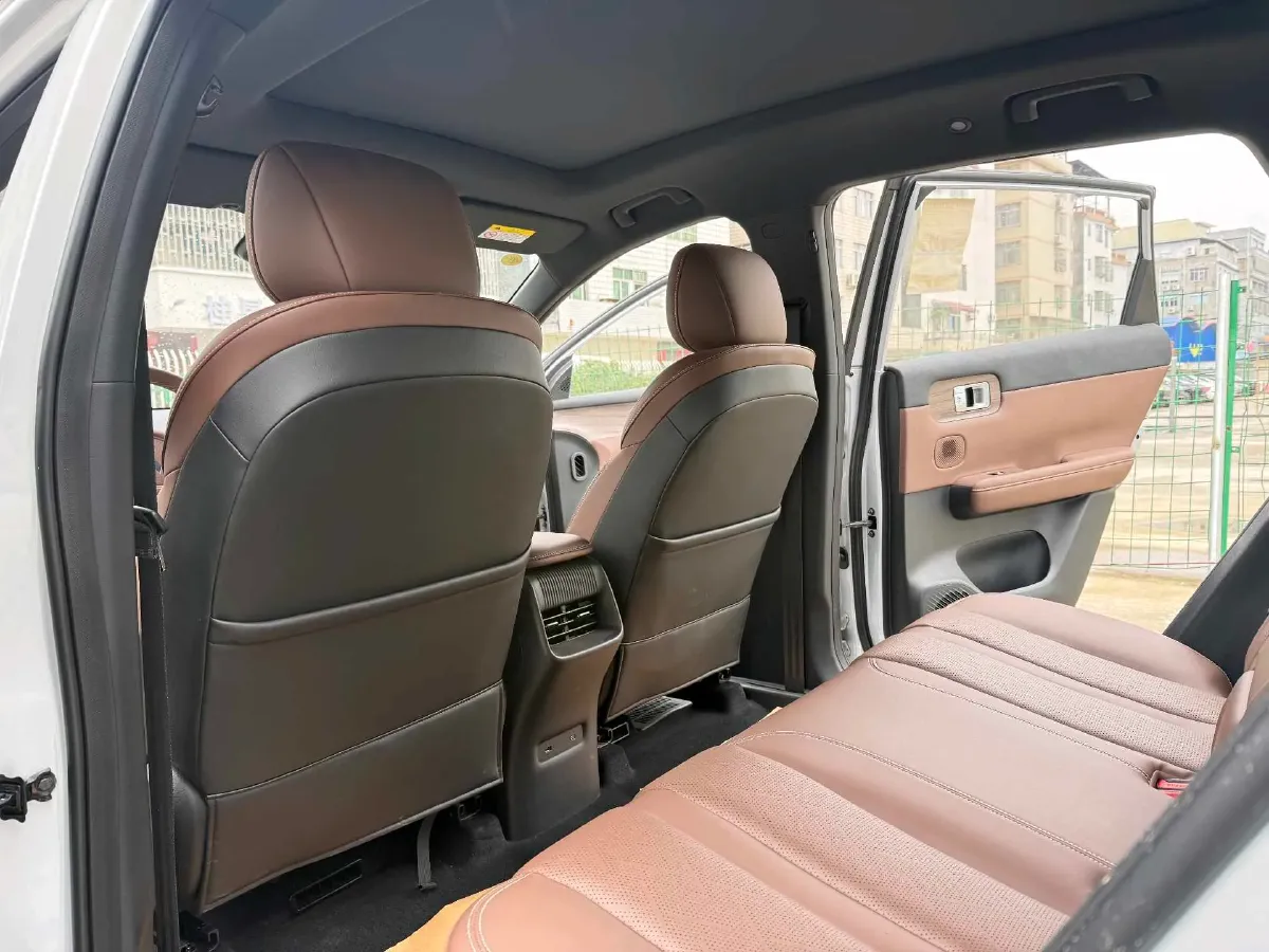 2024 WuLing XingGuangS 1.5L 106HP L4 E-CVT PHEV 20.5KWH,autocango,china used car exporter,china ev exporter,chinese used car exporter,chinese used ev exporter