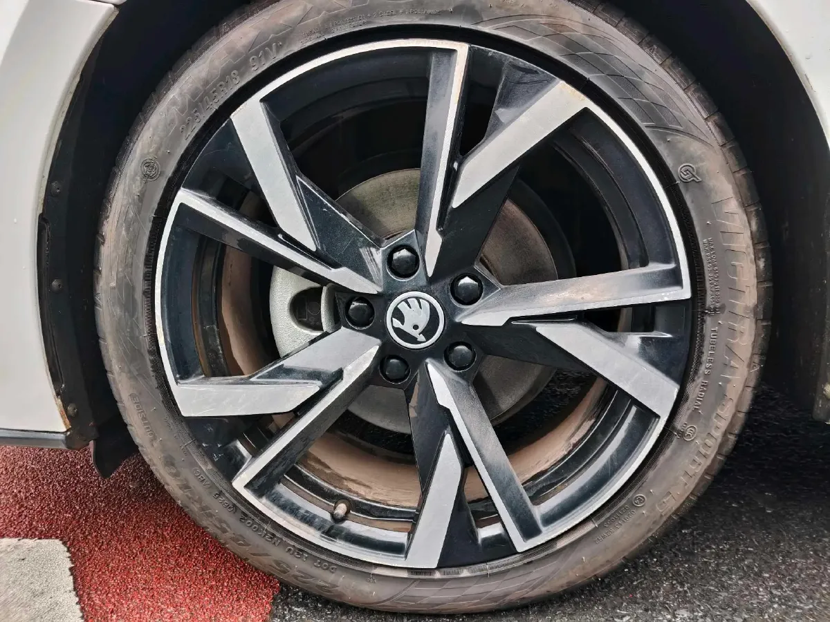 2021 Skoda Octavia 1.4T 150HP L4 7DCT,autocango,china used car exporter,china ev exporter,chinese used car exporter,chinese used ev exporter