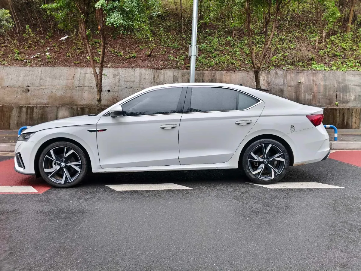 2021 Skoda Octavia 1.4T 150HP L4 7DCT,autocango,china used car exporter,china ev exporter,chinese used car exporter,chinese used ev exporter
