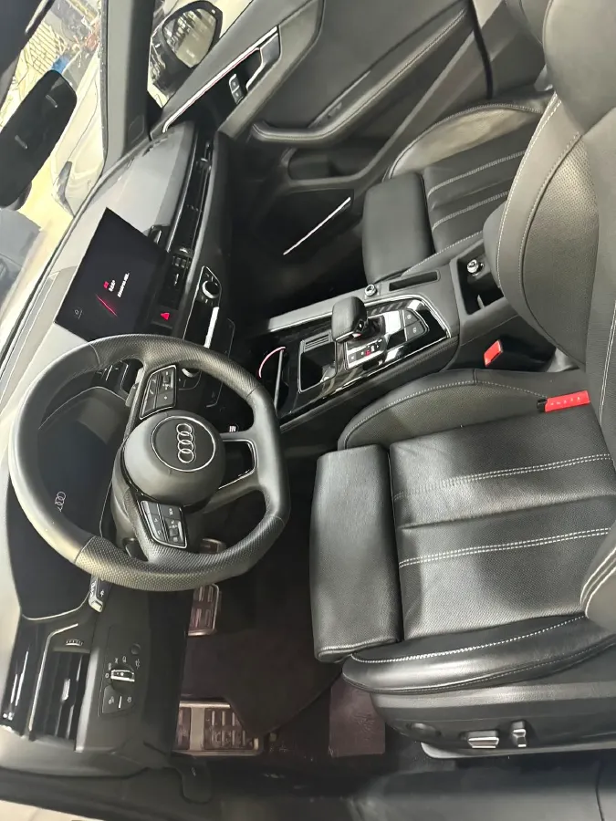 2023 Audi A4L 2.0T 190HP L4 7DCT,autocango,china used car exporter,china ev exporter,chinese used car exporter,chinese used ev exporter