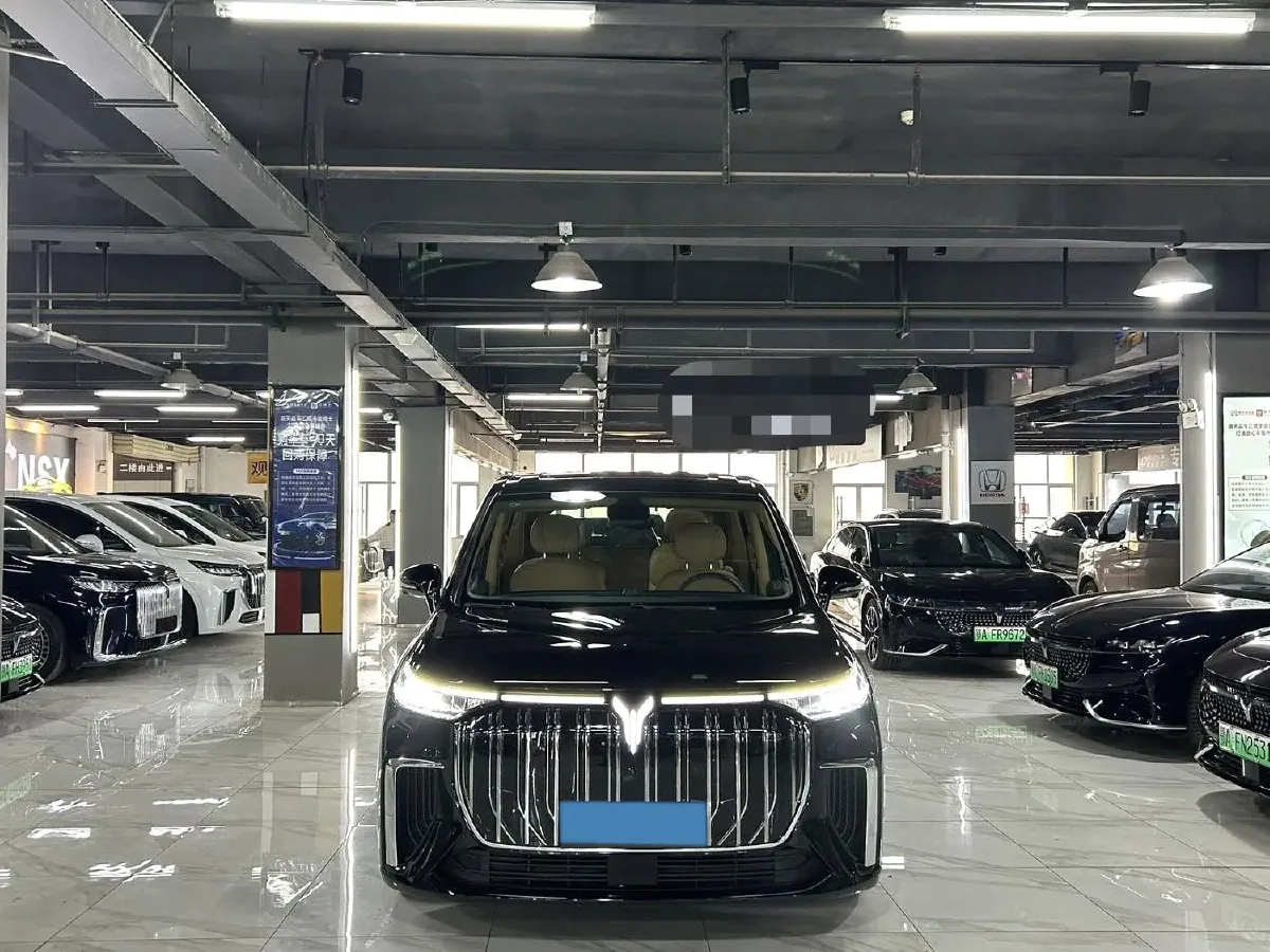 2022 Voyah Dream BEV 108.7KWH,autocango,china used car exporter,china ev exporter,chinese used car exporter,chinese used ev exporter