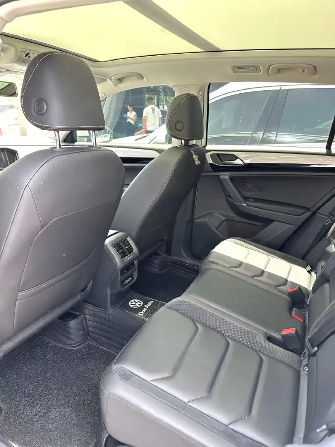 2019 Jeep Cherokee 2.0T 234HP L4 9AT,autocango,china used car exporter,china ev exporter,chinese used car exporter,chinese used ev exporter