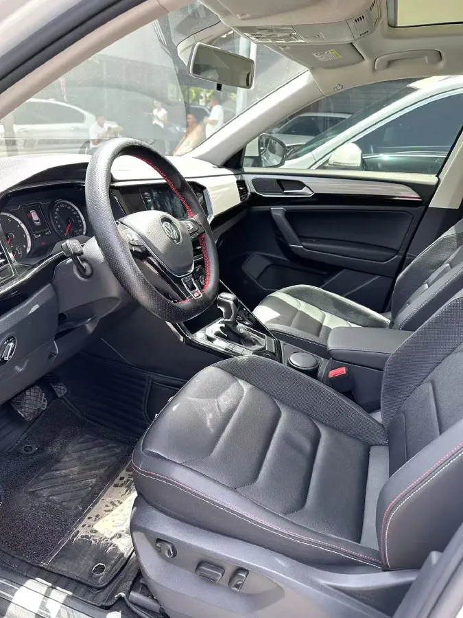 2019 Jeep Cherokee 2.0T 234HP L4 9AT,autocango,china used car exporter,china ev exporter,chinese used car exporter,chinese used ev exporter