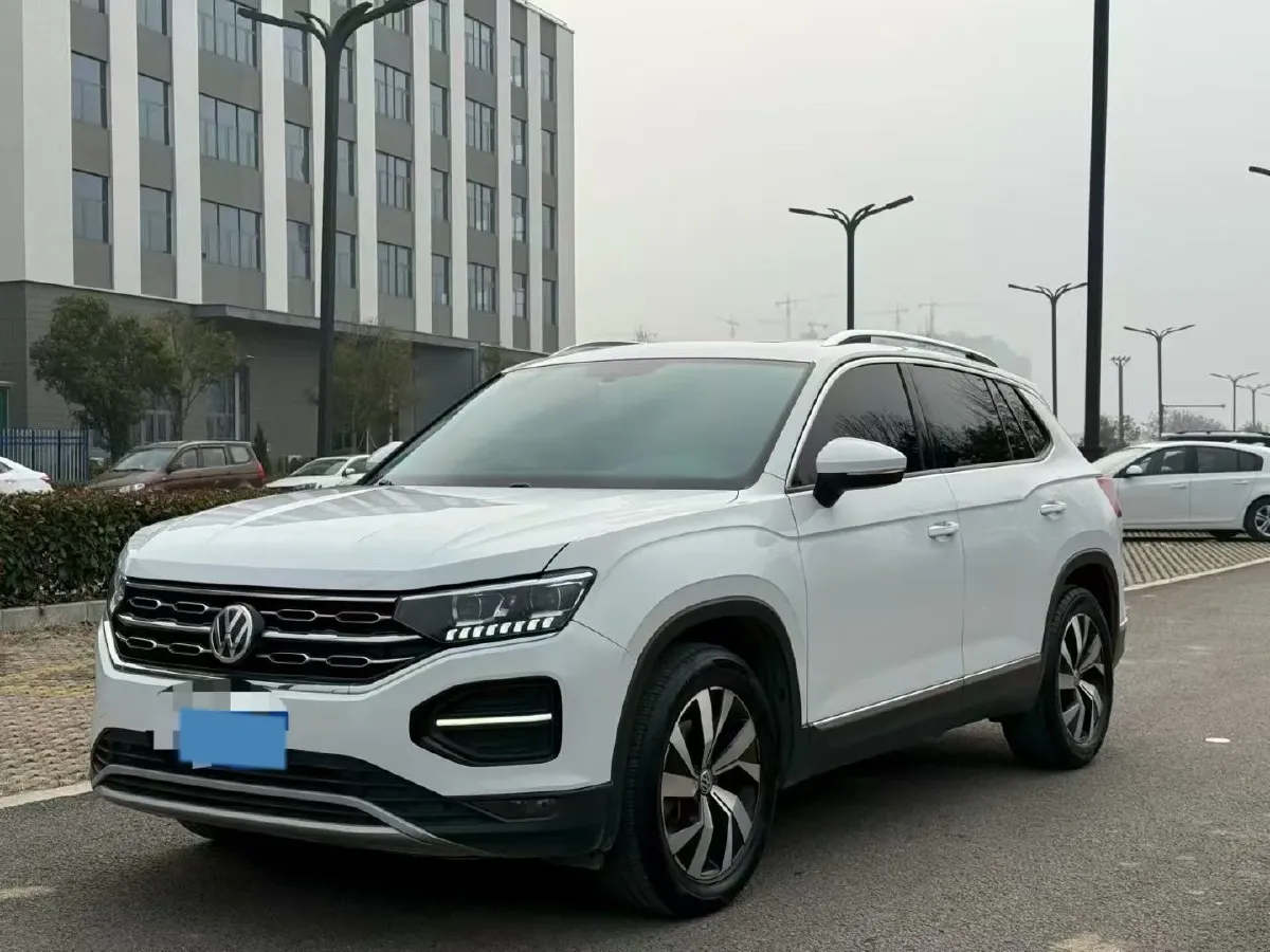2019 Jeep Cherokee 2.0T 234HP L4 9AT,autocango,china used car exporter,china ev exporter,chinese used car exporter,chinese used ev exporter