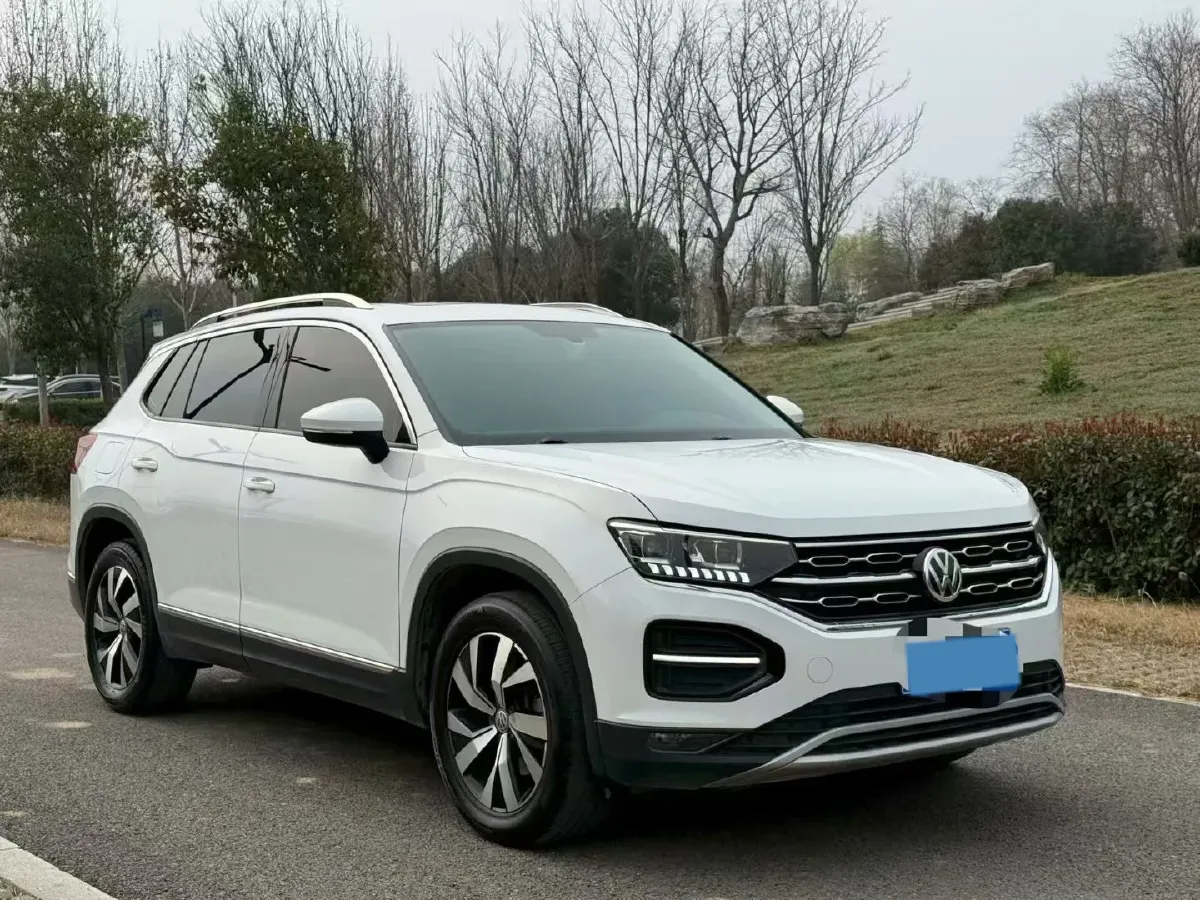 2019 Jeep Cherokee 2.0T 234HP L4 9AT,autocango,china used car exporter,china ev exporter,chinese used car exporter,chinese used ev exporter