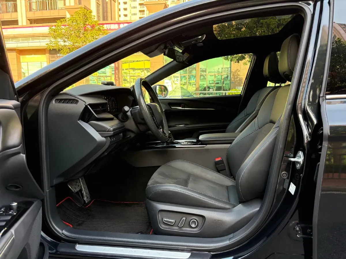 2024 Toyota Camry 2.0L 152HP L4 E-CVT Hybrid,autocango,china used car exporter,china ev exporter,chinese used car exporter,chinese used ev exporter