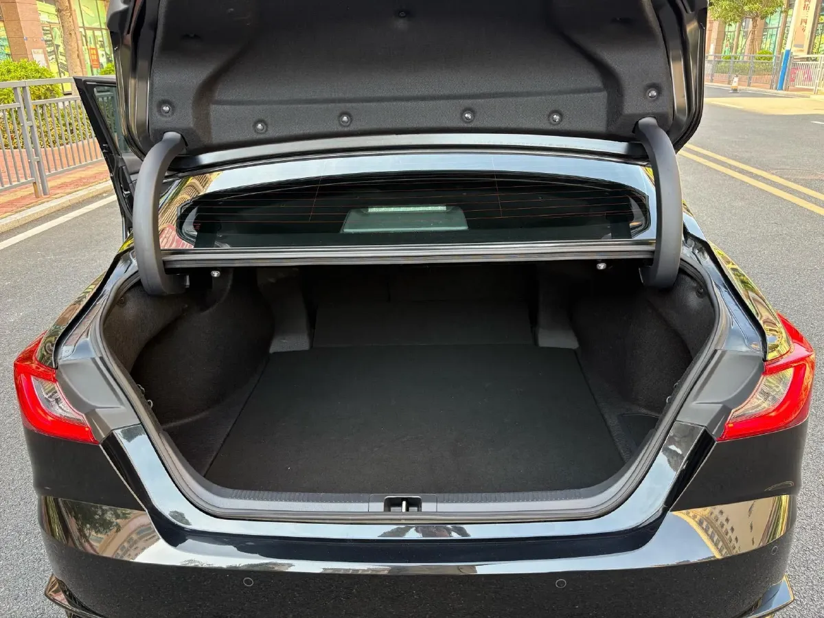 2024 Toyota Camry 2.0L 152HP L4 E-CVT Hybrid,autocango,china used car exporter,china ev exporter,chinese used car exporter,chinese used ev exporter