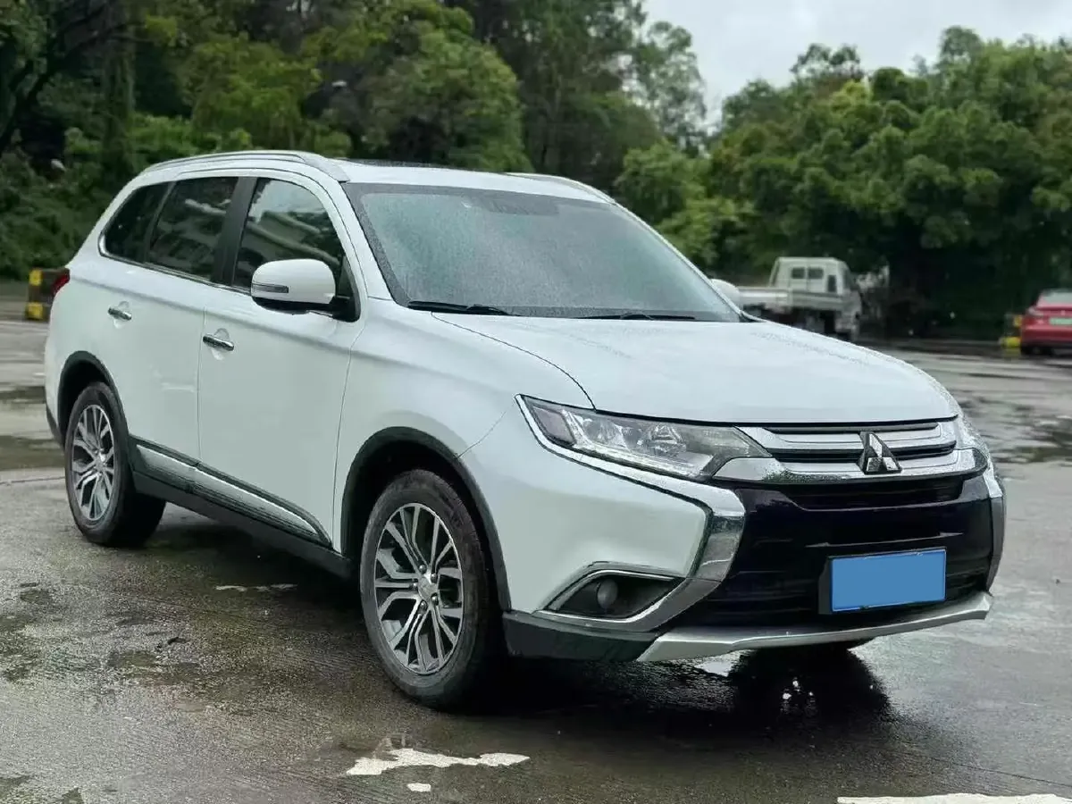 2018 Mitsubishi Outlander 2.4L 192HP L4 CVT,autocango,china used car exporter,china ev exporter,chinese used car exporter,chinese used ev exporter