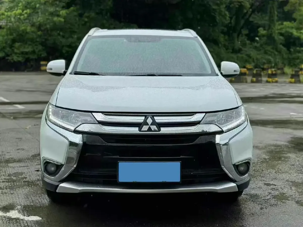 2018 Mitsubishi Outlander 2.4L 192HP L4 CVT,autocango,china used car exporter,china ev exporter,chinese used car exporter,chinese used ev exporter