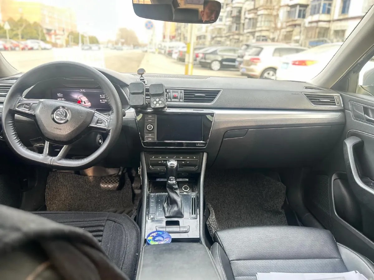 2019 Skoda Superb 2.0T 186HP L4 7DCT,autocango,china used car exporter,china ev exporter,chinese used car exporter,chinese used ev exporter