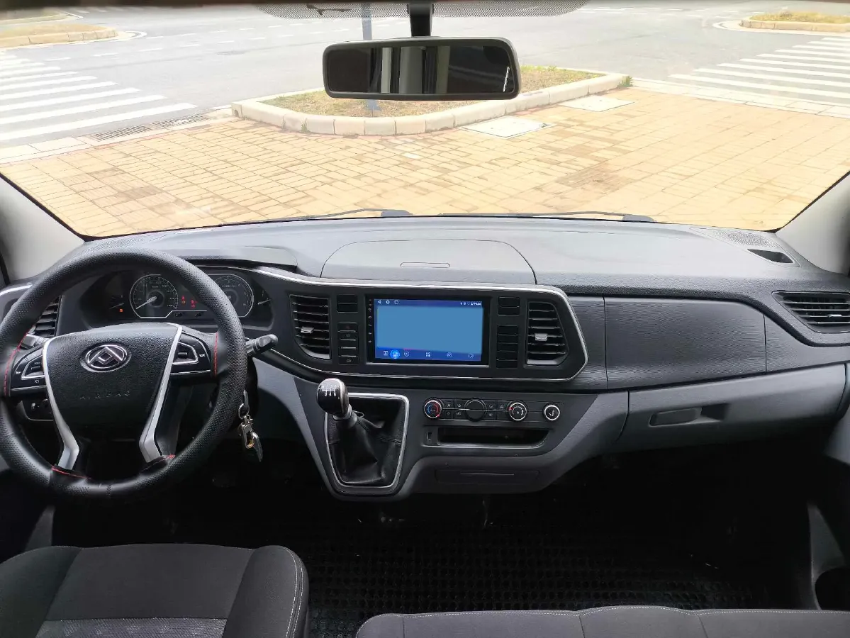 2021 MAXUS XinTu V80 2.0T 127HP L4 6MT,autocango,china used car exporter,china ev exporter,chinese used car exporter,chinese used ev exporter