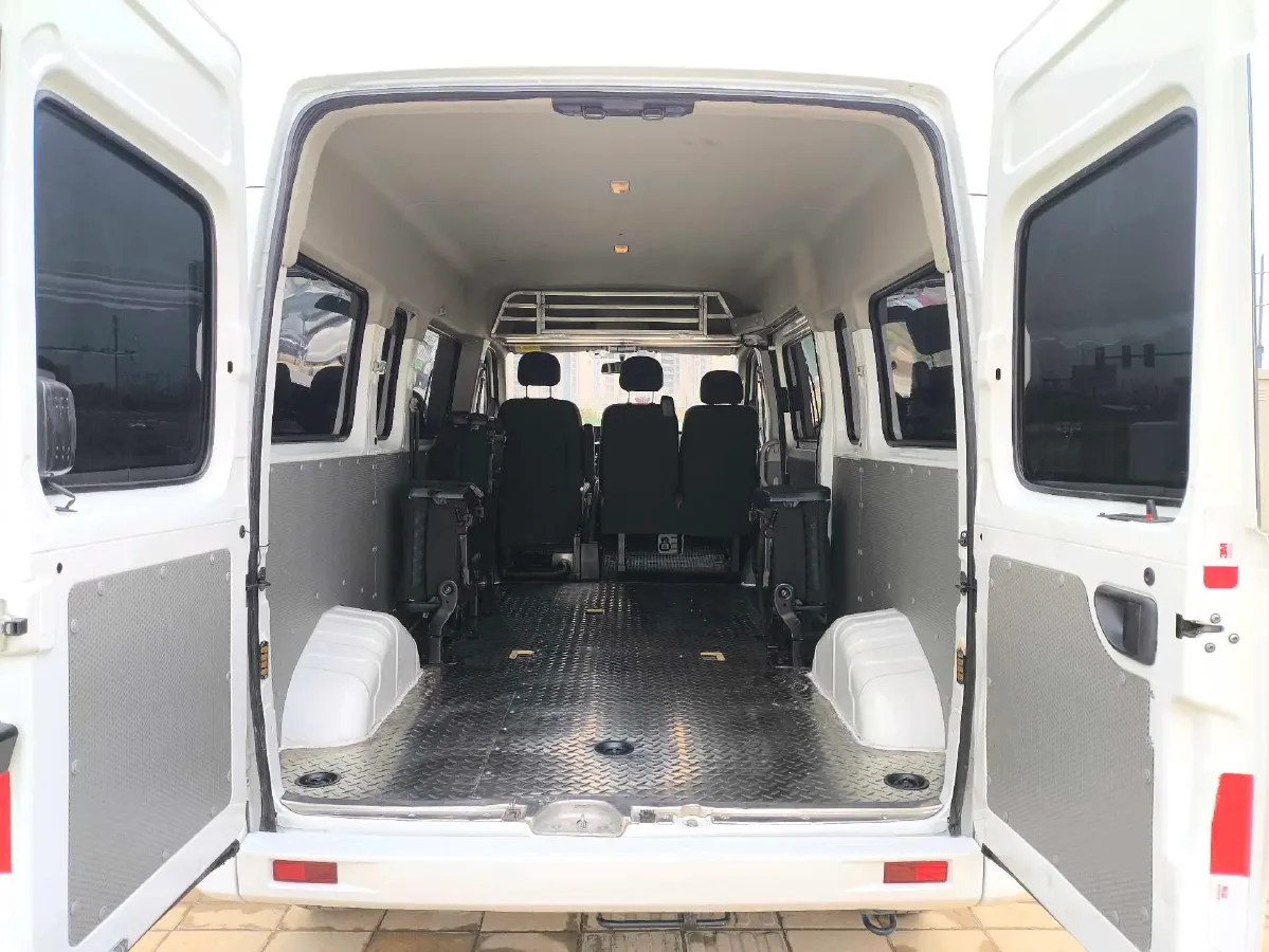 2021 MAXUS XinTu V80 2.0T 127HP L4 6MT,autocango,china used car exporter,china ev exporter,chinese used car exporter,chinese used ev exporter