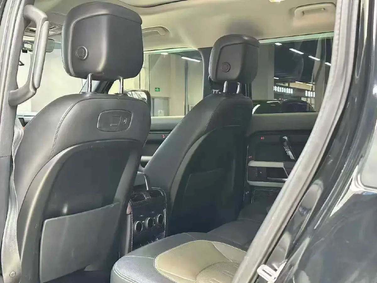 2024 Land Rover Defender 3.0T 400HP L6 8AT,autocango,china used car exporter,china ev exporter,chinese used car exporter,chinese used ev exporter