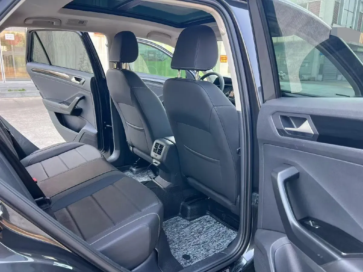 2021 Volkswagen T-Roc 1.4T 150HP L4 7DCT,autocango,china used car exporter,china ev exporter,chinese used car exporter,chinese used ev exporter