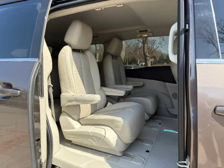 2022 Buick GL8 2.0T 237HP L4 9AT,autocango,china used car exporter,china ev exporter,chinese used car exporter,chinese used ev exporter