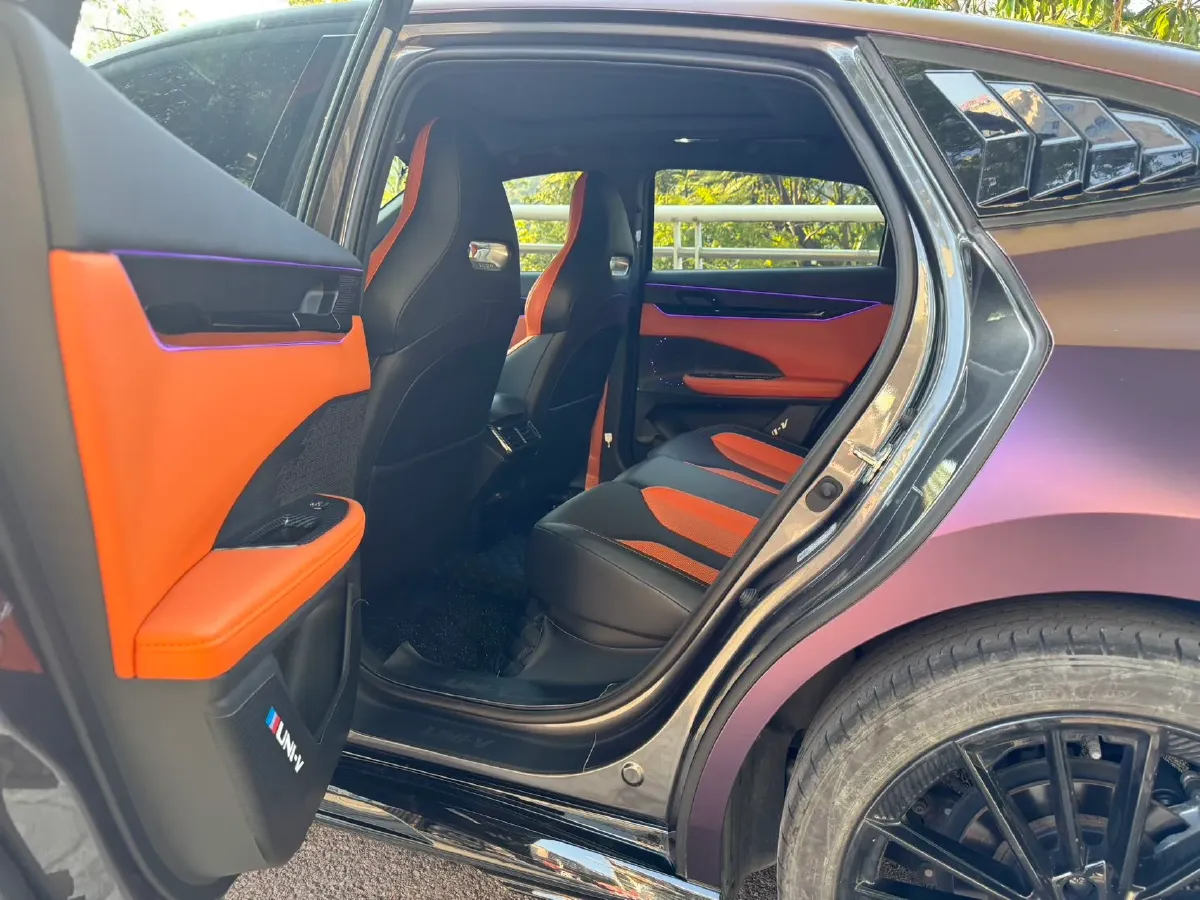 2023 ChangAn UNI-V 1.5T 188HP L4 7DCT,autocango,china used car exporter,china ev exporter,chinese used car exporter,chinese used ev exporter