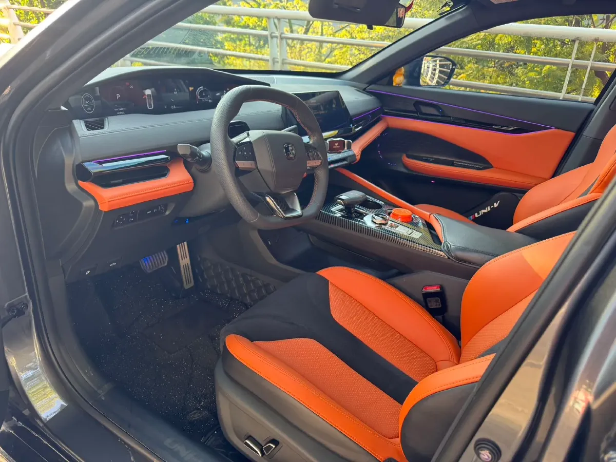 2023 ChangAn UNI-V 1.5T 188HP L4 7DCT,autocango,china used car exporter,china ev exporter,chinese used car exporter,chinese used ev exporter