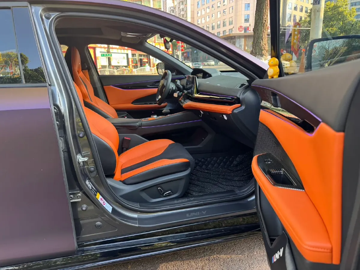 2023 ChangAn UNI-V 1.5T 188HP L4 7DCT,autocango,china used car exporter,china ev exporter,chinese used car exporter,chinese used ev exporter