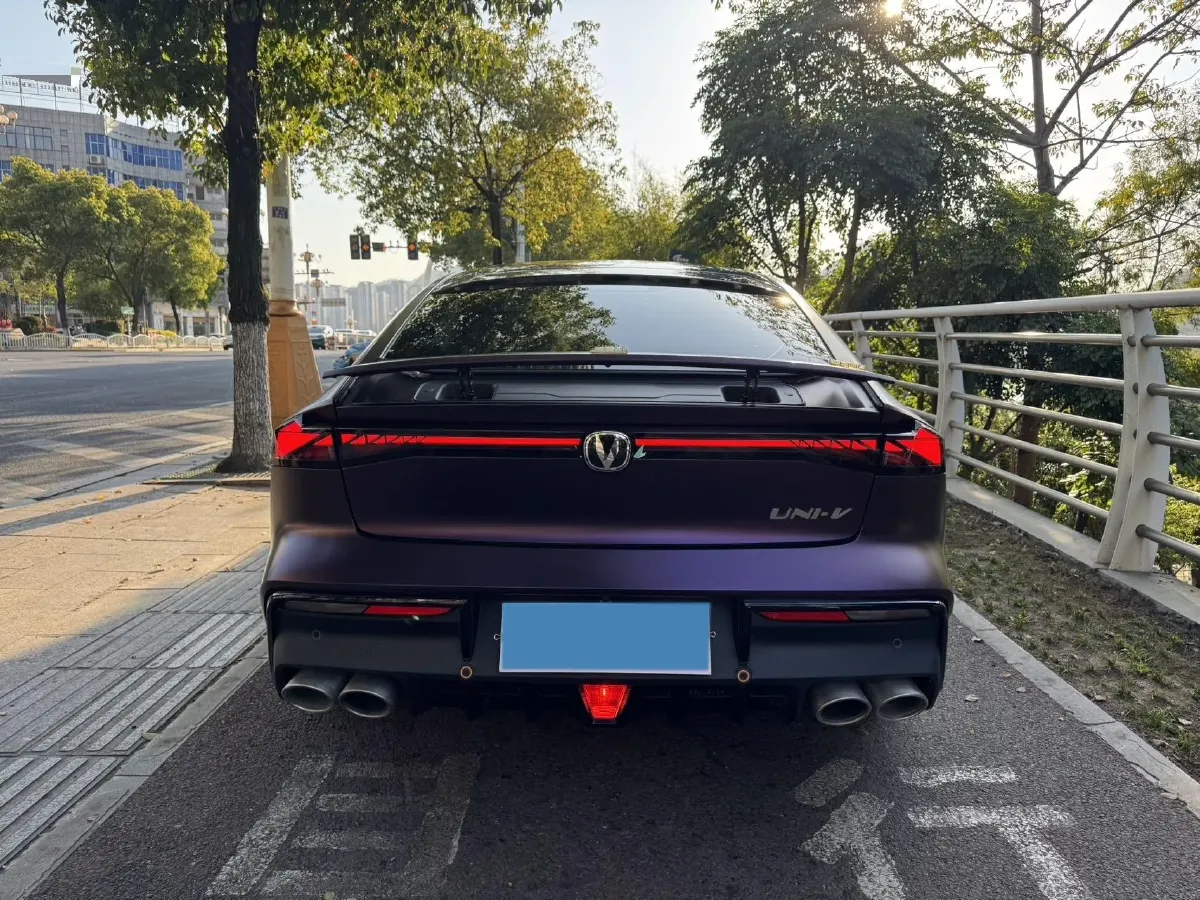 2023 ChangAn UNI-V 1.5T 188HP L4 7DCT,autocango,china used car exporter,china ev exporter,chinese used car exporter,chinese used ev exporter