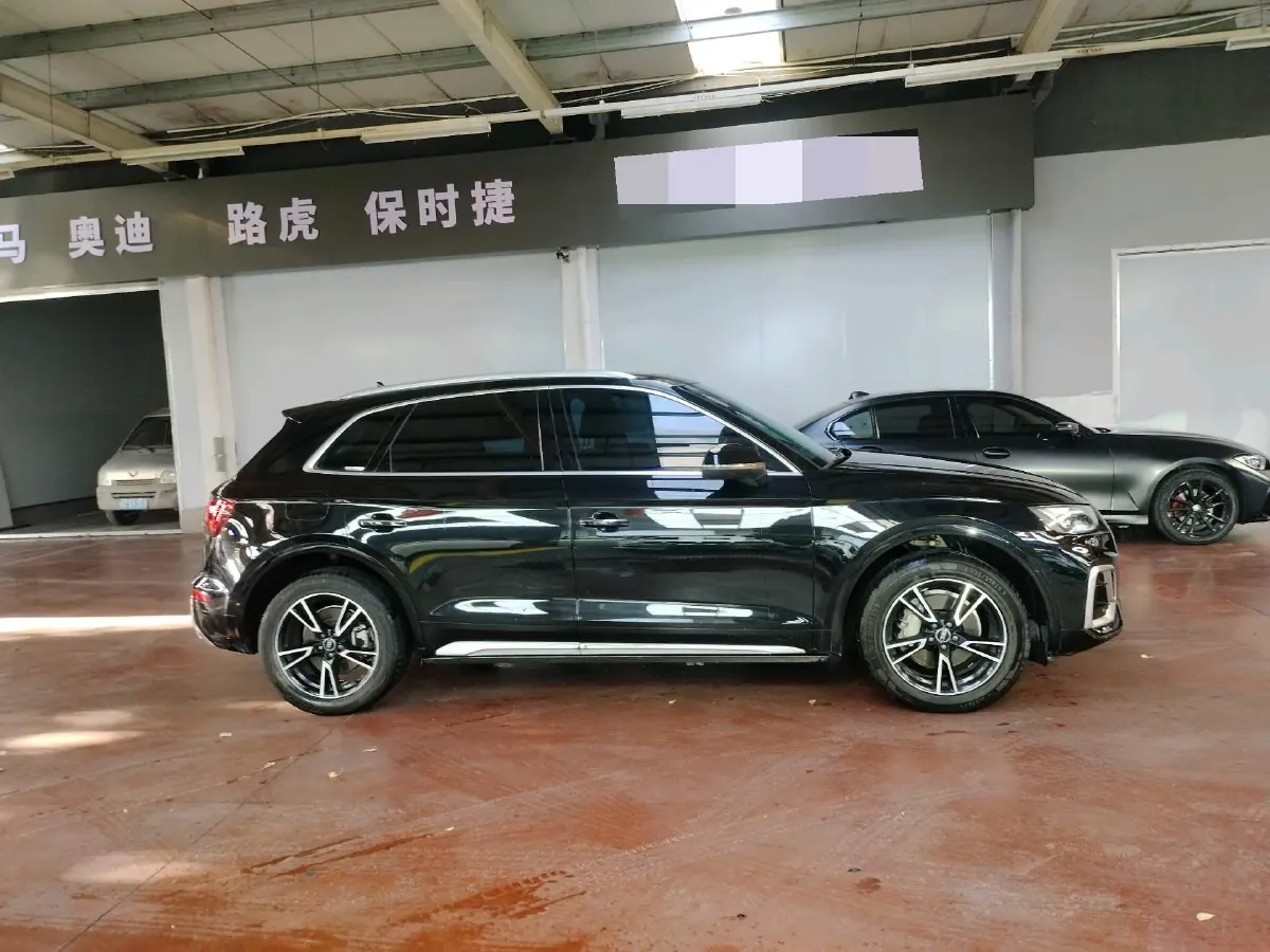 2022 Audi Q5L 2.0T 190HP L4 7DCT,autocango,china used car exporter,china ev exporter,chinese used car exporter,chinese used ev exporter