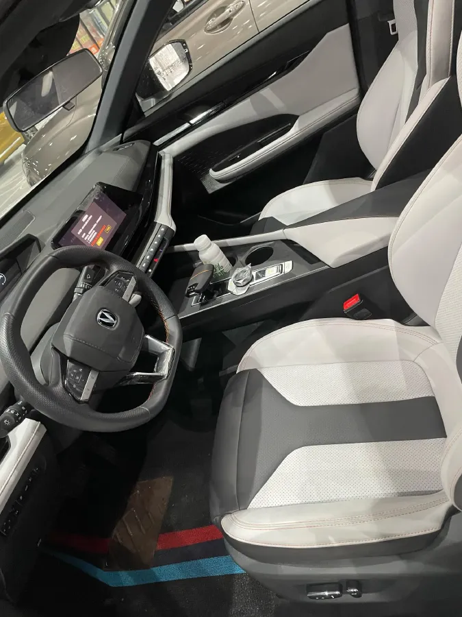 2024 ChangAn UNI-V iDD 1.5L 110HP L4 E-CVT PHEV 18.99KWH,autocango,china used car exporter,china ev exporter,chinese used car exporter,chinese used ev exporter