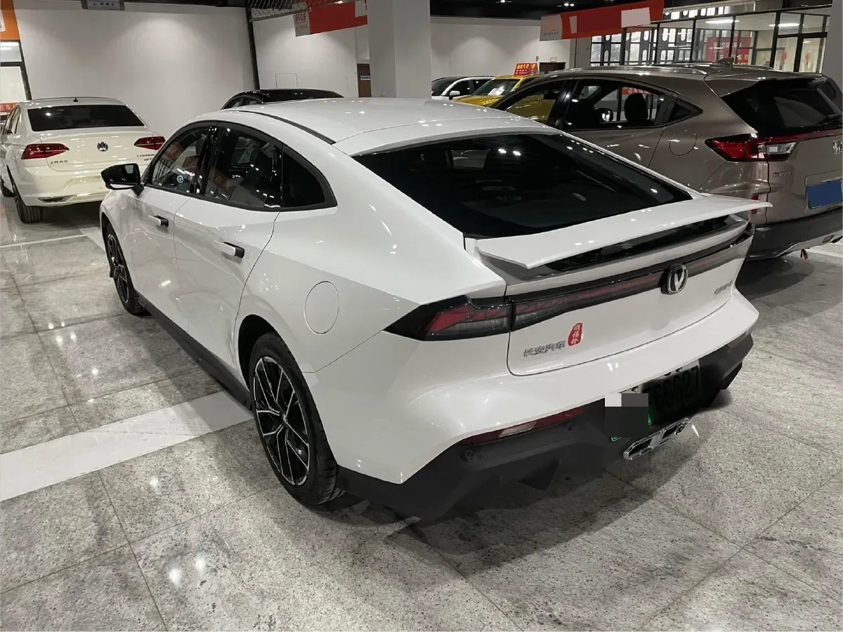 2024 ChangAn UNI-V iDD 1.5L 110HP L4 E-CVT PHEV 18.99KWH,autocango,china used car exporter,china ev exporter,chinese used car exporter,chinese used ev exporter