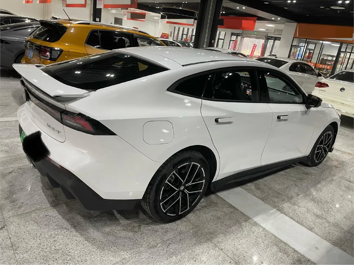 2024 ChangAn UNI-V iDD 1.5L 110HP L4 E-CVT PHEV 18.99KWH,autocango,china used car exporter,china ev exporter,chinese used car exporter,chinese used ev exporter