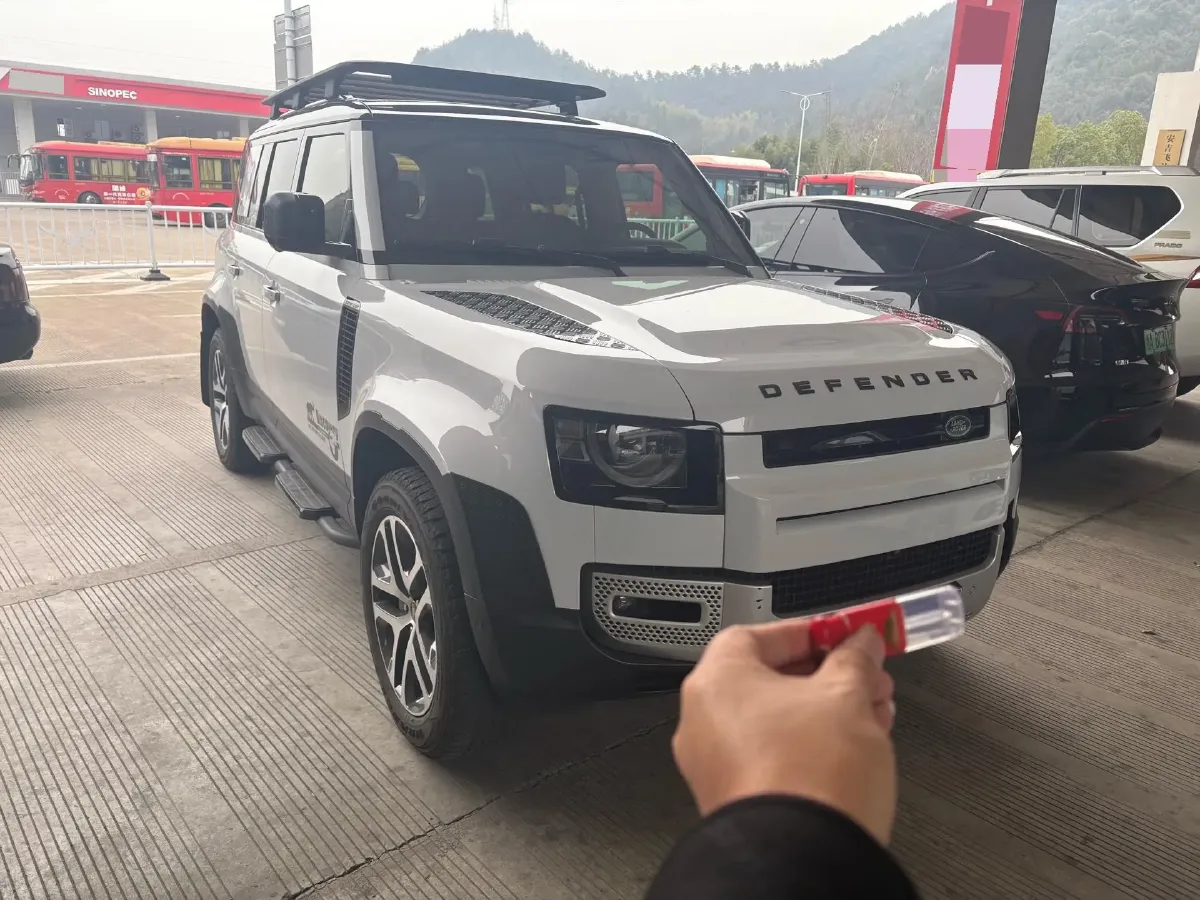 2022 Land Rover Defender 3.0T 400HP L6 8AT,autocango,china used car exporter,china ev exporter,chinese used car exporter,chinese used ev exporter